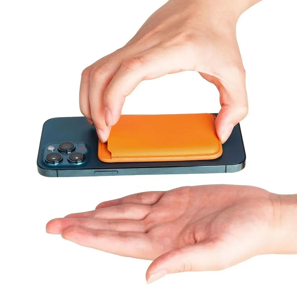 Slim magnetic phone case holding credit cards